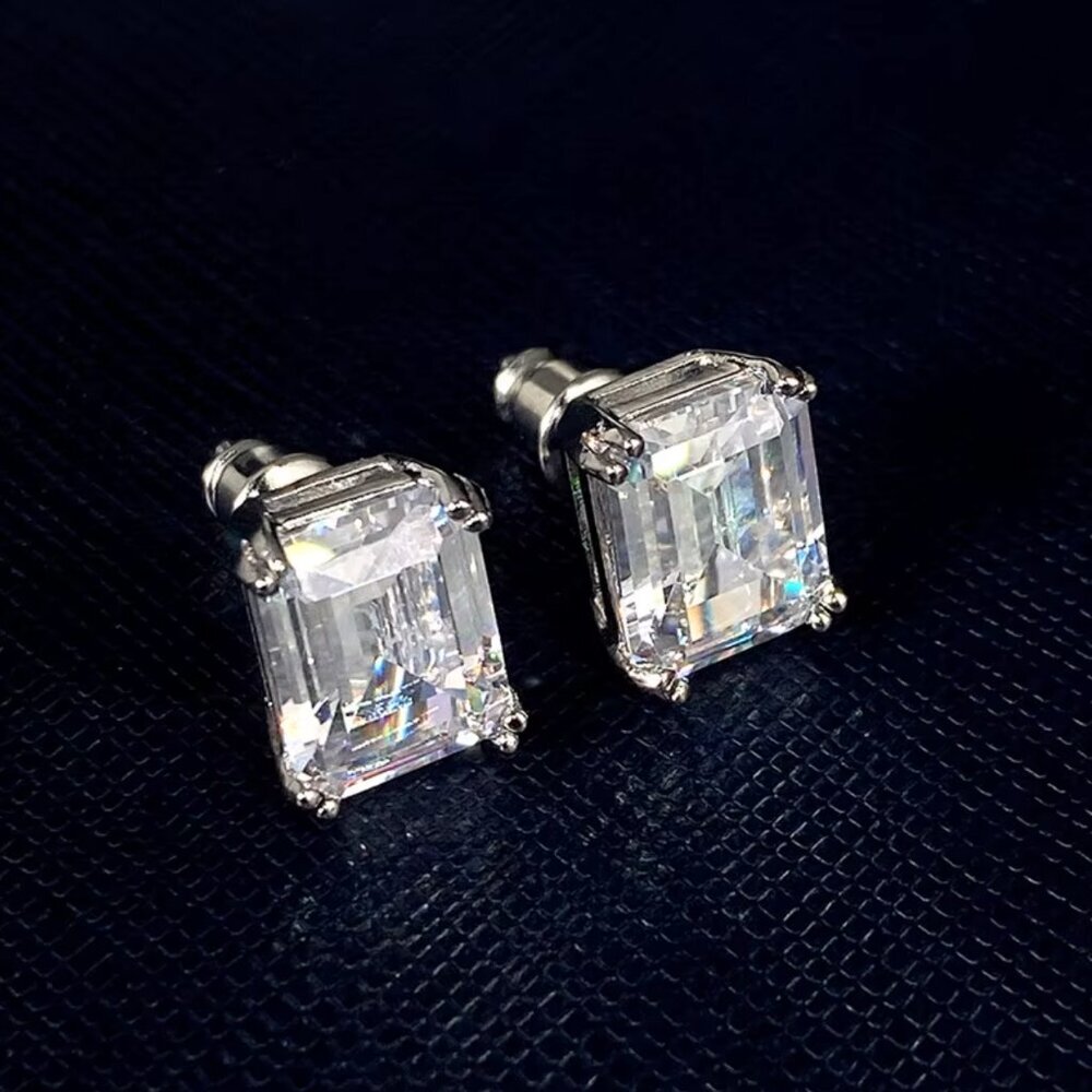 NEW 18k White Gold Emerald Cut Diamond Earrings - Picture 8 of 8